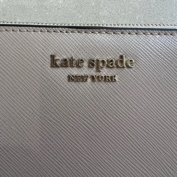 Kate Spade large slim bifold wallet NWT - Picture 2 of 5